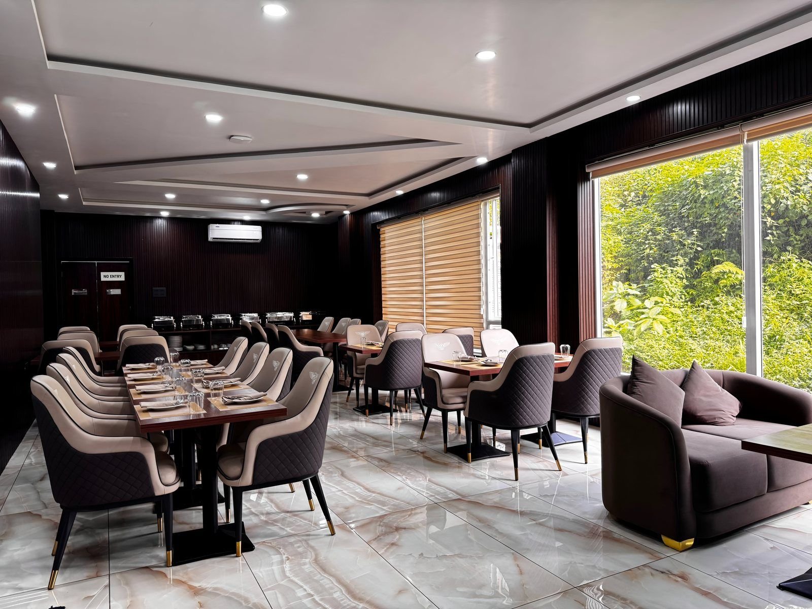 Restaurant, window seating